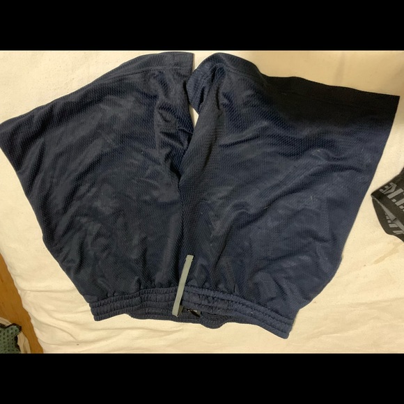 I Am selling 6 pairs of gym shorts. - Picture 5 of 12